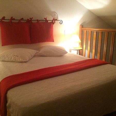 Rugney Chambres D'Hotes Les Templiers الغرفة الصورة