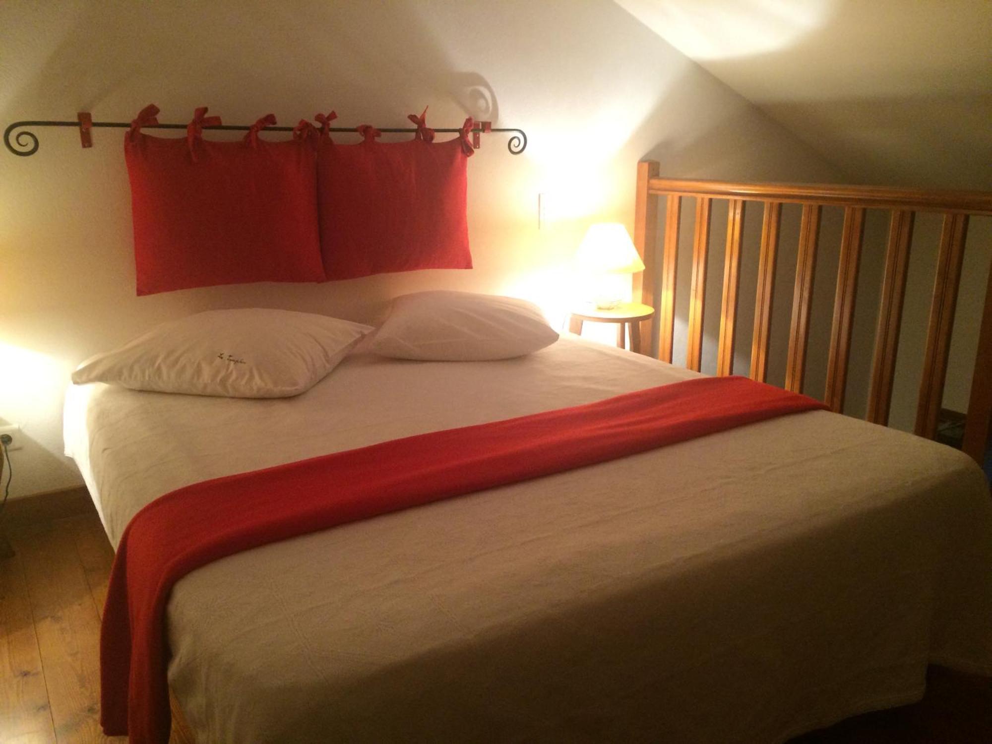 Rugney Chambres D'Hotes Les Templiers الغرفة الصورة